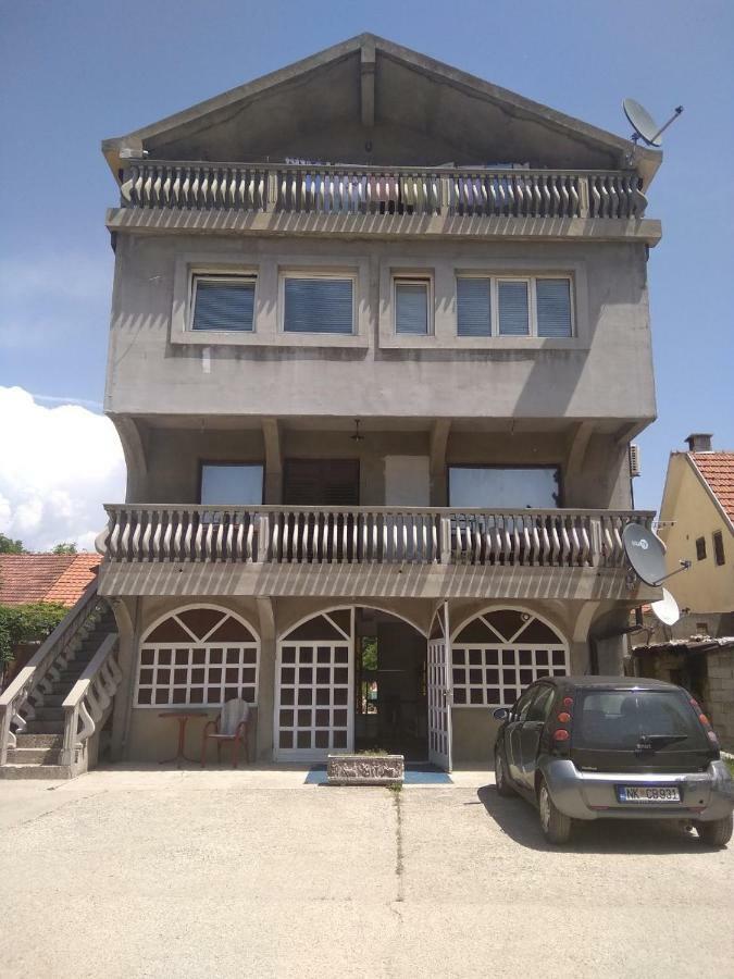 Buric Rooms Nikšić Extérieur photo